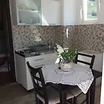 Kurilj * מאקרסקה